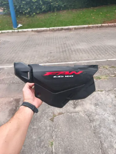 Carenagem Tampa Lateral Esquerda Fan 160 2025 / 2026 - Original
