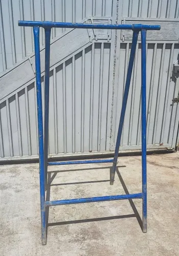 Cavalete de ferro para obras