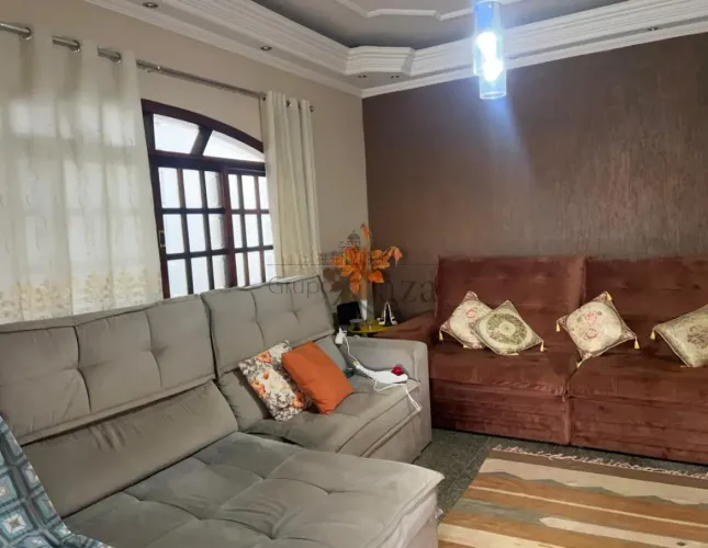 Casa - Jardim Maria Amélia - Jacareí - 3 Dormitórios - 251m².