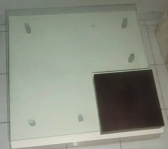 Mesa de centro para café da manhã botar um jarro de planta