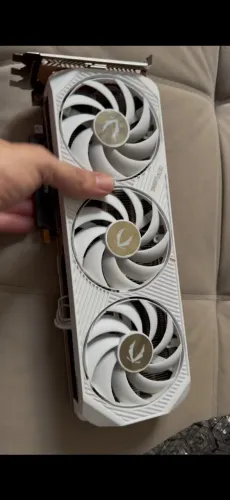 Rtx 5070ti 16GB ddr7 zotac gaming branca