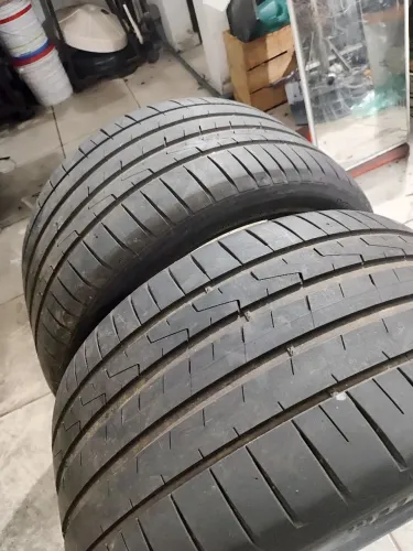 Pneu de Porsche BMW