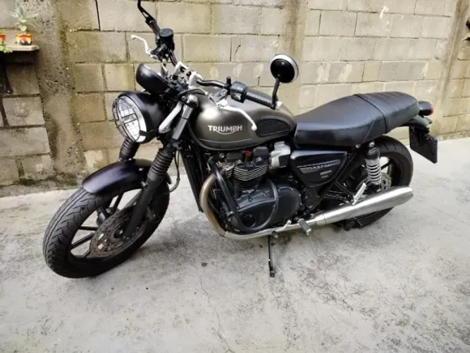 Triumph Speed Twin 900 - Baixo km e diferenciada