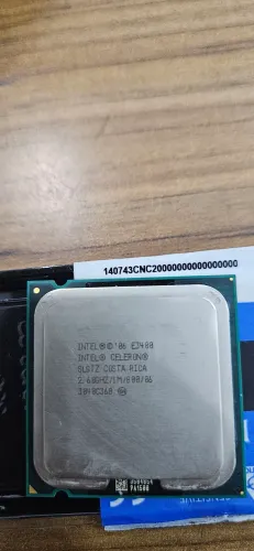 Intel Celeron Dual-core E3400. <br>Soquete: LGA775<br>Frequência: 2.60GHz<br>Cache L2: 1MB