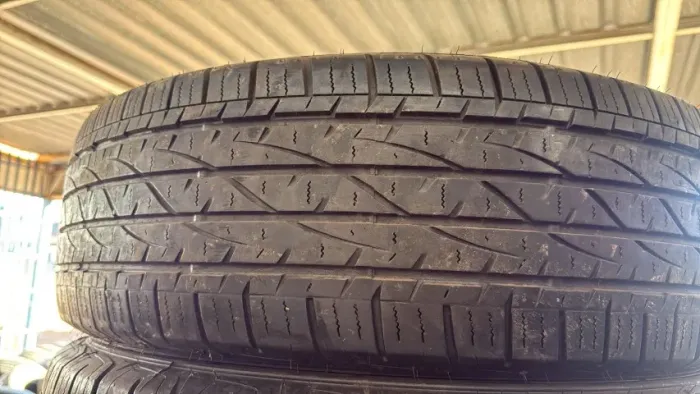 Pneu 255/70/18 Firestone 80 % vida útil