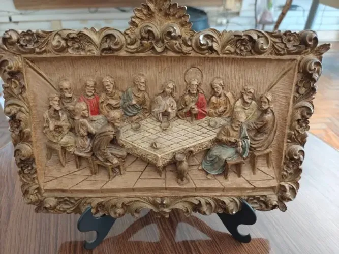 Quadro Santa Ceia em Relevo com Moldura Trabalhada + Suporte de Mesa