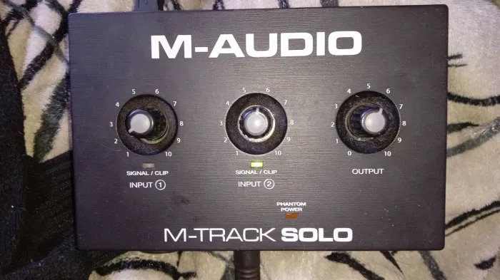 Interface de áudio M-track solo