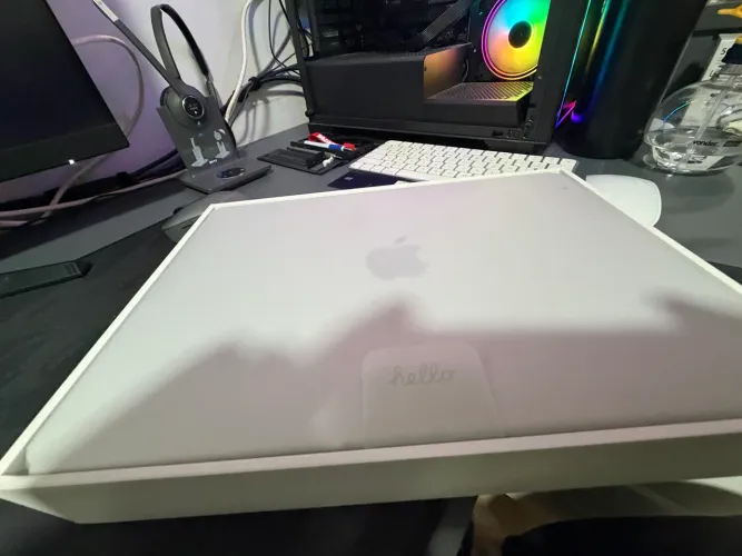 MacBook Neo 512gb- Touch ID, prata , nunca ativado ! Novo