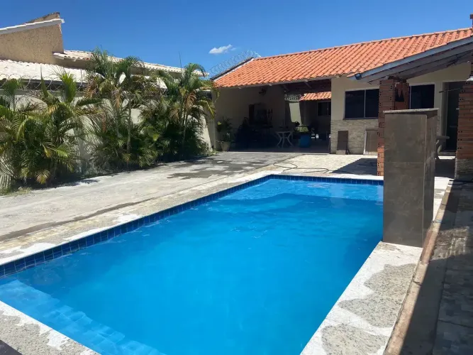 CASA EM ARUANÃ-GO / 04 QTS (03 SUÍTES)