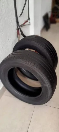 Vendo Par de Pneus 195/60 R15 - Meia Vida em Bom Estado