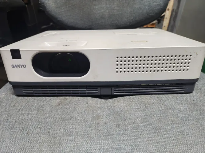 Projetor Sanyo PLC-XW250 (USADO)