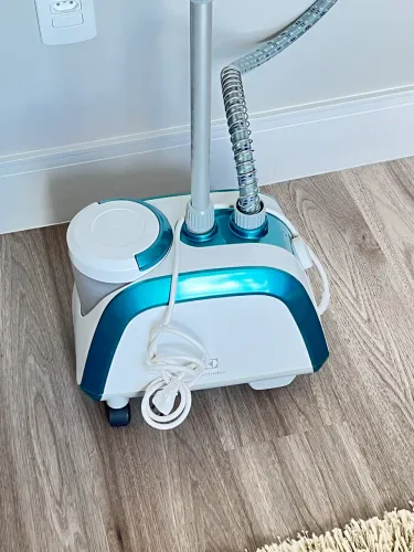 Passadeira a Vapor Electrolux - Prática, Compacta e Muito Conservada pouco uso.