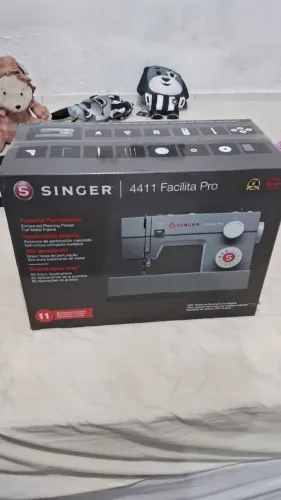 Vendo maquina Singer pro seminova