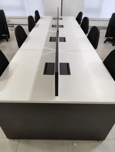 Estação de Trabalho Corporativa | Mesa Escritório | com divisória + tomadas