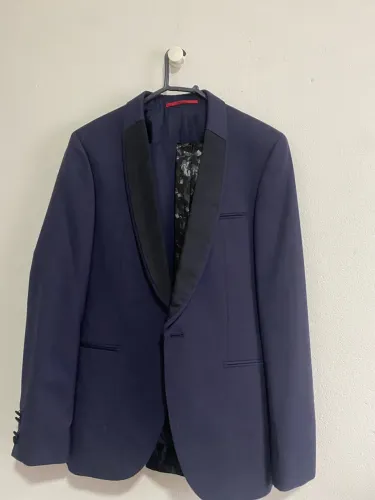 Terno HUGO BOSS Masculino + Calça e Gravata de Seda