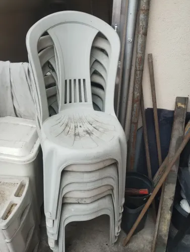 Cadeiras plásticas empilháveis