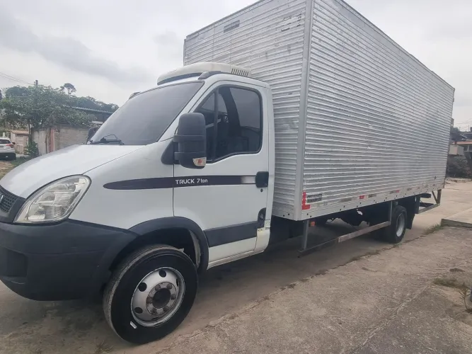Iveco daily 70C17 2013 baú de 6,50 de cumprimento Pierre zap *