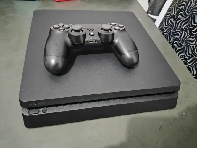Ps 4 slim