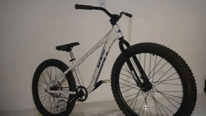 Bike aro 26 quadro com nota fiscal. $800.00