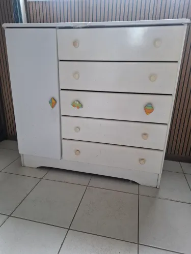 Cômoda branca