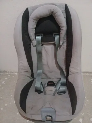 Vendo uma cadeira para carro