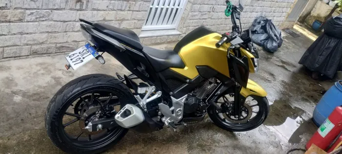 Cb 300f 24 com ABS Dourada Linda