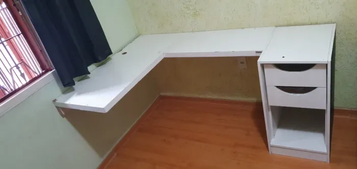 Bancada em L branca + gaveteiro, ótima para quarto, home office ou canto de estudo