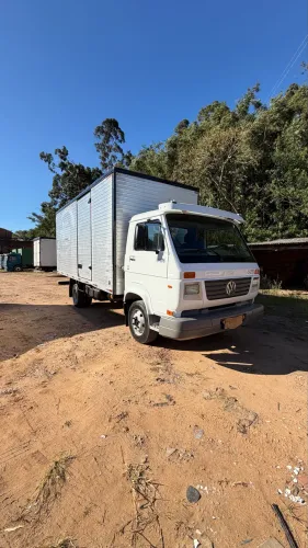 VW 8.150 Baú ano 2004 com interclima