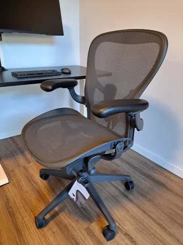 Cadeira Herman Miller Aeron C 2024