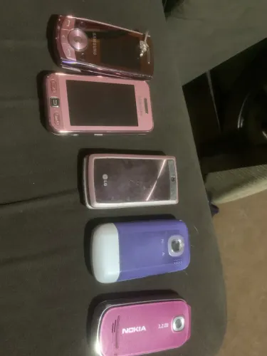 Cinco celulares antigo rosa - coleção