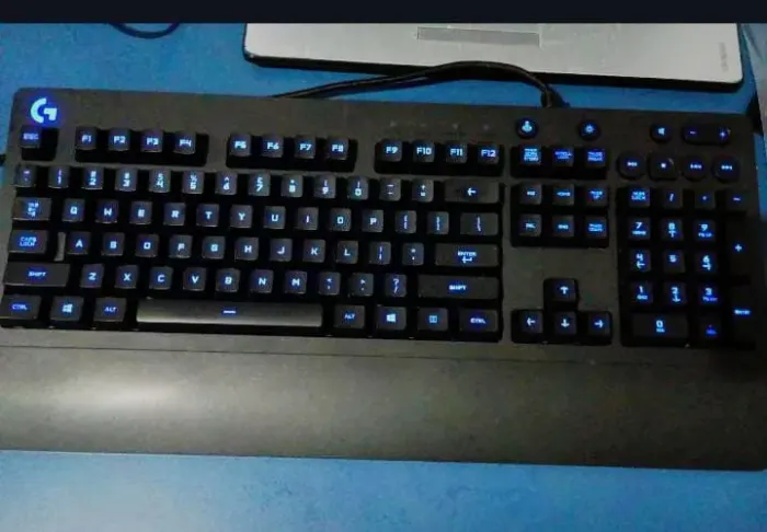 Teclado gamer Logitech g213 prodigy