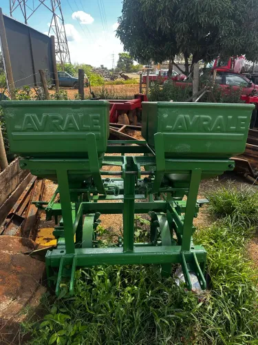 Plantadeira 2 linha para mandioca 