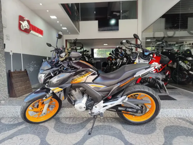 Honda/CB250F Twister ABS, 2021/2021, troco por moto.