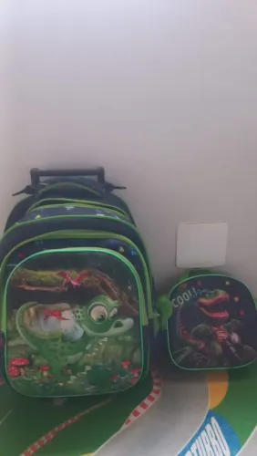 Kit mochila rodinhas e lancheira Dinossauro