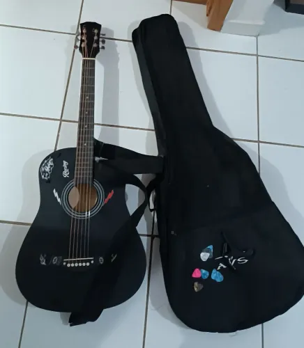 violão semi novo + acessórios