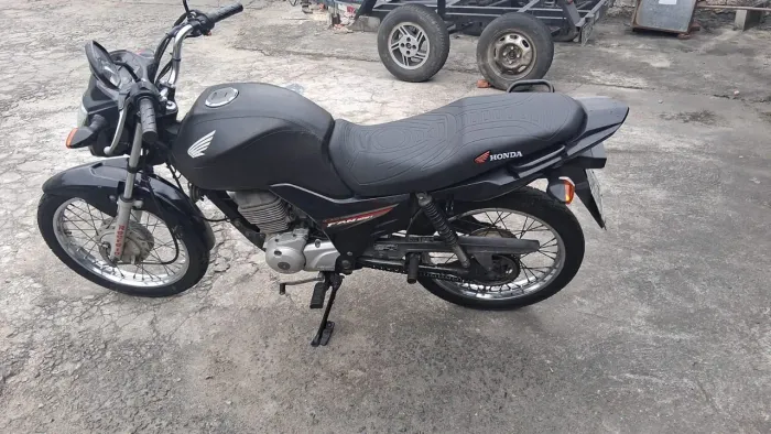 Moto muito nova com partida elétrica 