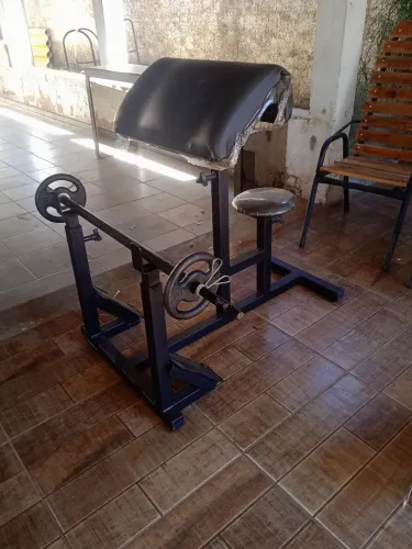 Aparelho pra bíceps musculação