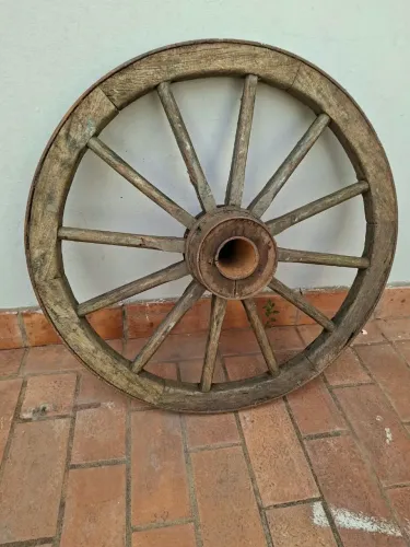 Roda de carroça original (75cm de diâmetro)
