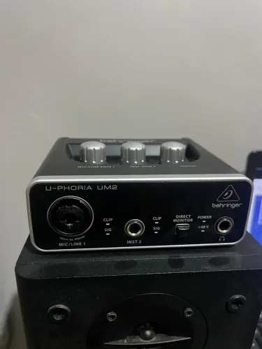 Interface de áudio Behringer U-phoria UMC 22