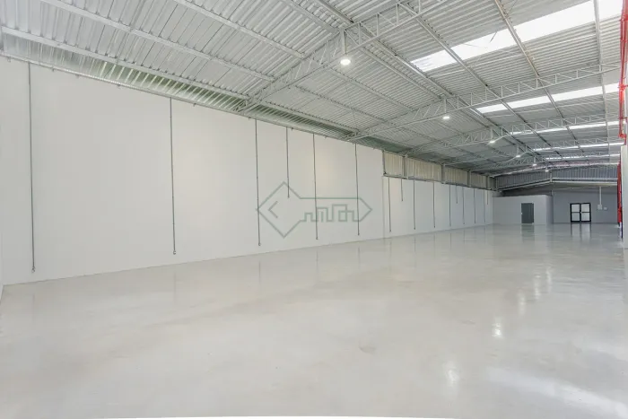 Galpão Comercial para Locação em Joinville-SC - Bairro Santa Catarina 5 Salas, 4 Banheiros