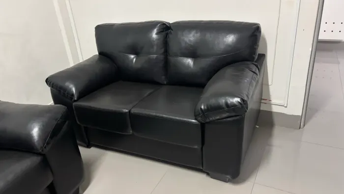 Sofá de 2 lugares preto
