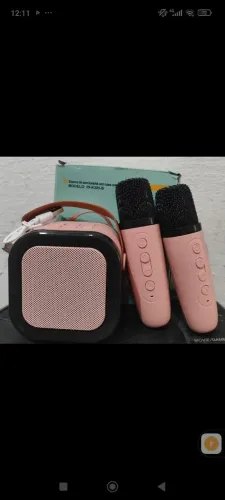 Caixinha karaokê com 2 microfones