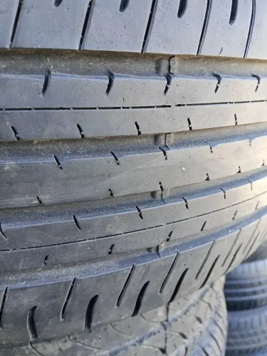 Pneu não tem marcas de uso só está com macarrão bem pequeno