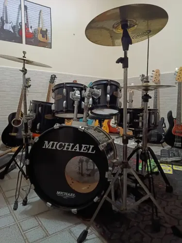 Bateria acústica Michael completa