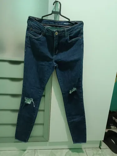 Calça jeans rasgada 