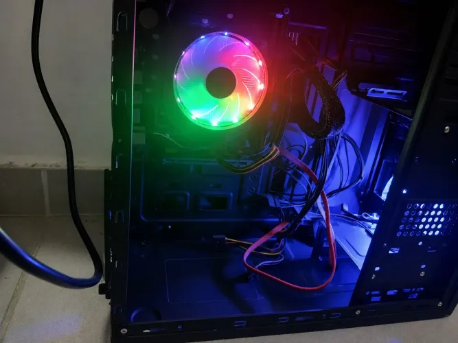 Computador gamer i5 3447 Rx560 Gabinete com defeito
