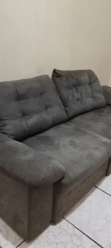 Sofá retrátil com almofadas removíveis