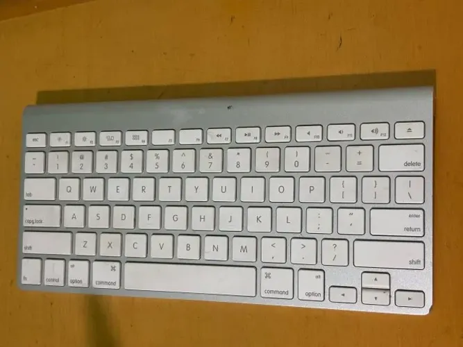 Teclado Apple Wireless Keyboard A1314 - não testado