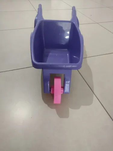 Vendo carinho pra criança brincar