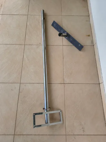 Suporte de teto para TV.